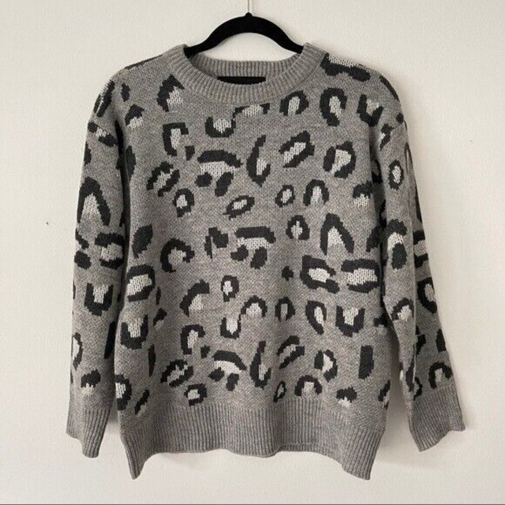 Kendall Kylie Size S Animal Print Gray Pullover Crew Neck Sweater